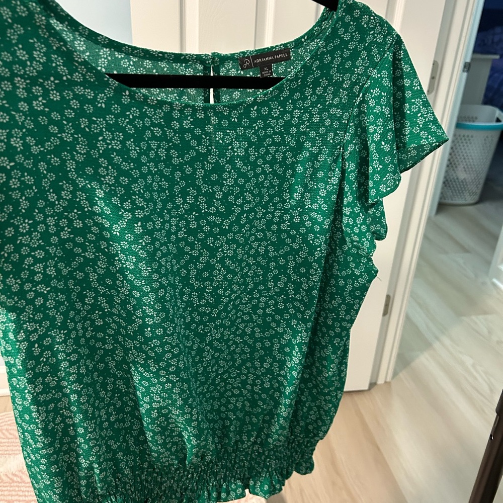 Dainty green floral blouse size xl